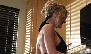 Aphrodisiac Brandi Love fucked guy to return a favor right away