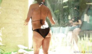 Lustful brunette floosy Sheila Marie did not finish her work so she deserved to be punished properly