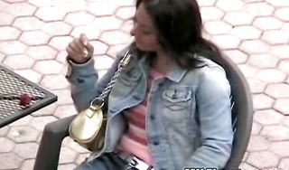 Luxurious Zandra performs an enthusiastic blowjob one on one